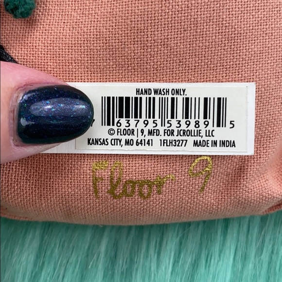 Floor 9 Drink Up Flask and Bag - Picture 4 of 12